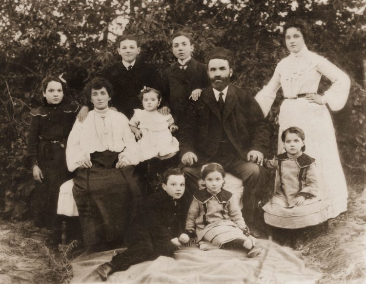 Abraham and Tillie Fineberg (seated) and family.
Russia, circa 1905. Ida is seated in front of Abe.